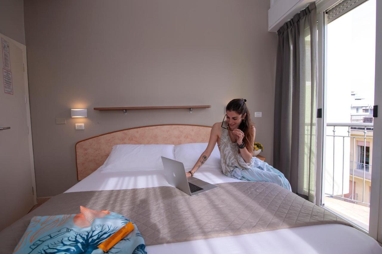 Hotel Holland ริมินี ภายนอก รูปภาพ