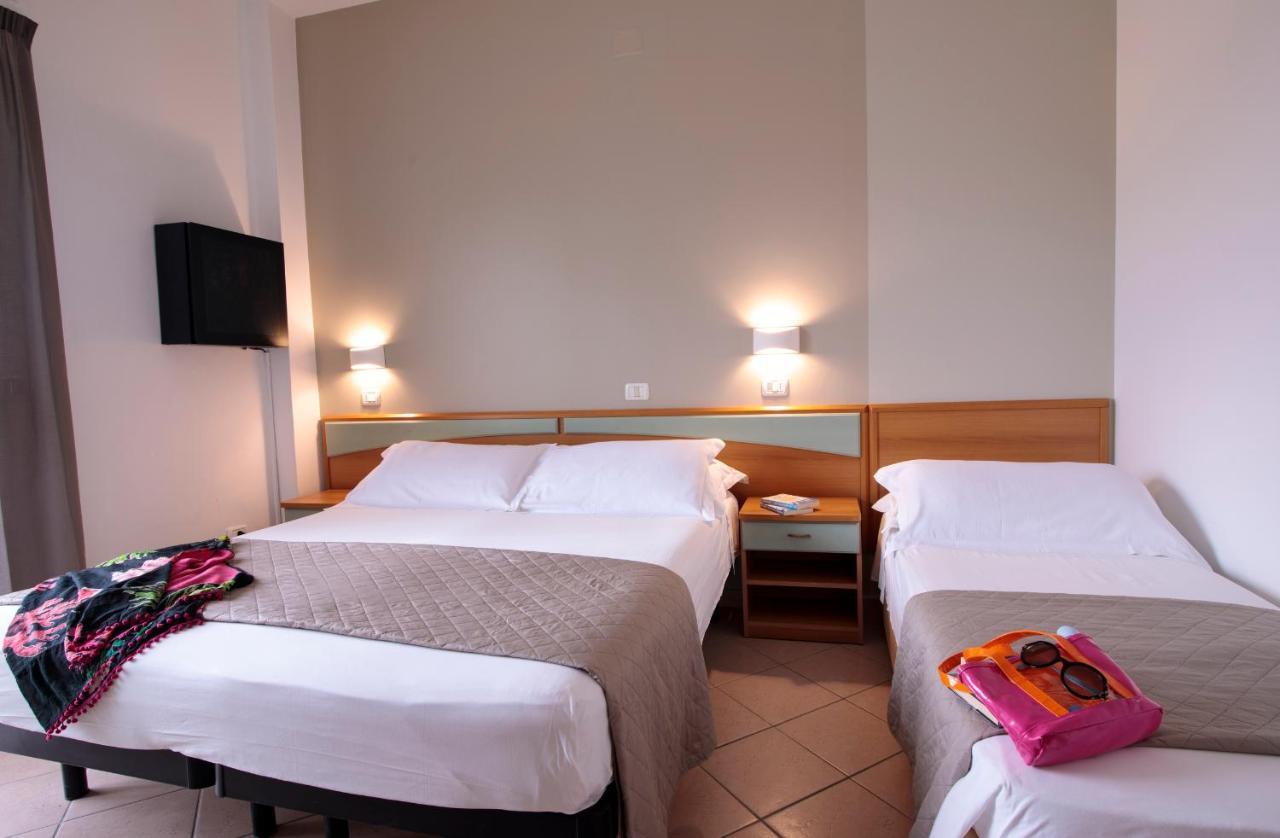 Hotel Holland ริมินี ภายนอก รูปภาพ