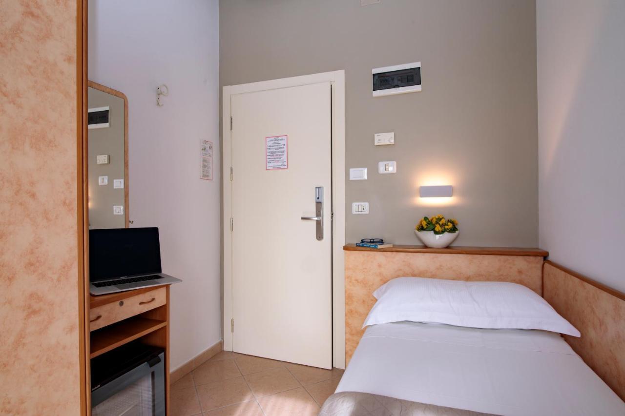 Hotel Holland ริมินี ภายนอก รูปภาพ